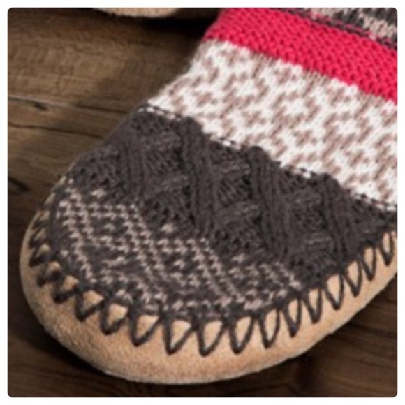 New Nordic Pattern Jacquard Knit Comfy Slipper Socks With Non Slip Sole - Picture 3 of 3
